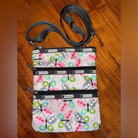 Lesportsac classic 3 Zip body Hearts/Butterflies ❤️🦋🩷🦋🩵🦋 - Picture 2 of 10